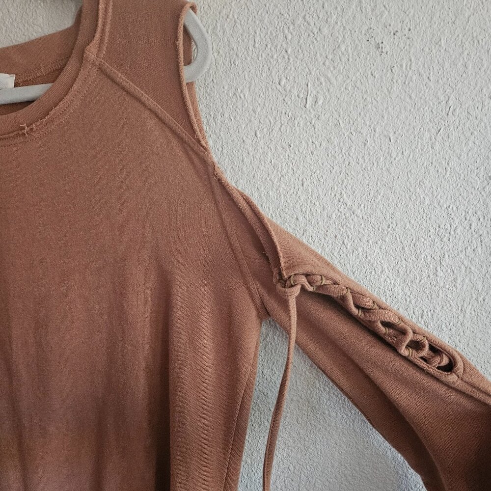 Cold shoulder weave long sleeved womens top